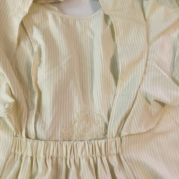 NWT Angela Plus Size Blouse Sleeveless Cream - Picture 8 of 13